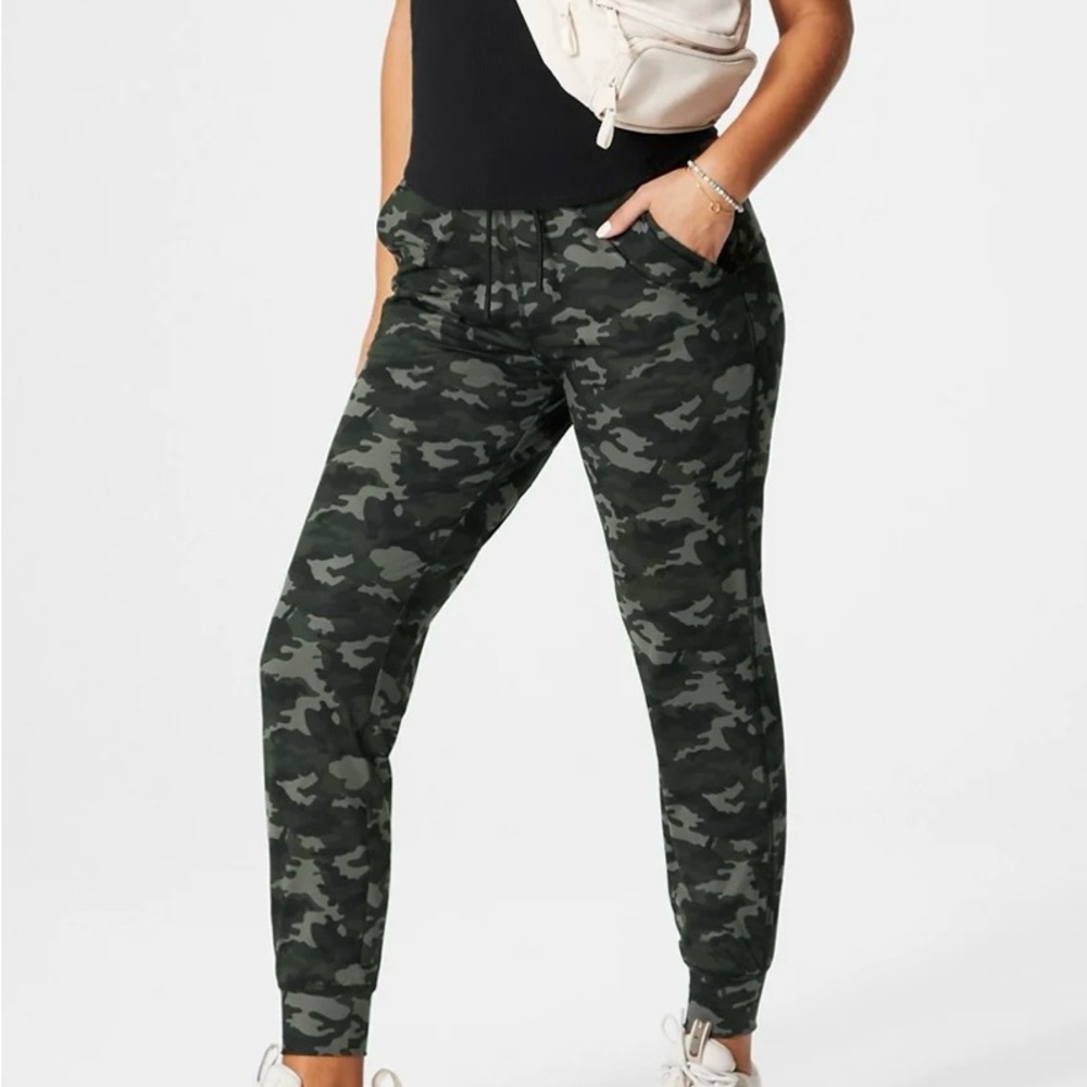 Fabletics High-Waisted Performance Jogger Size XL